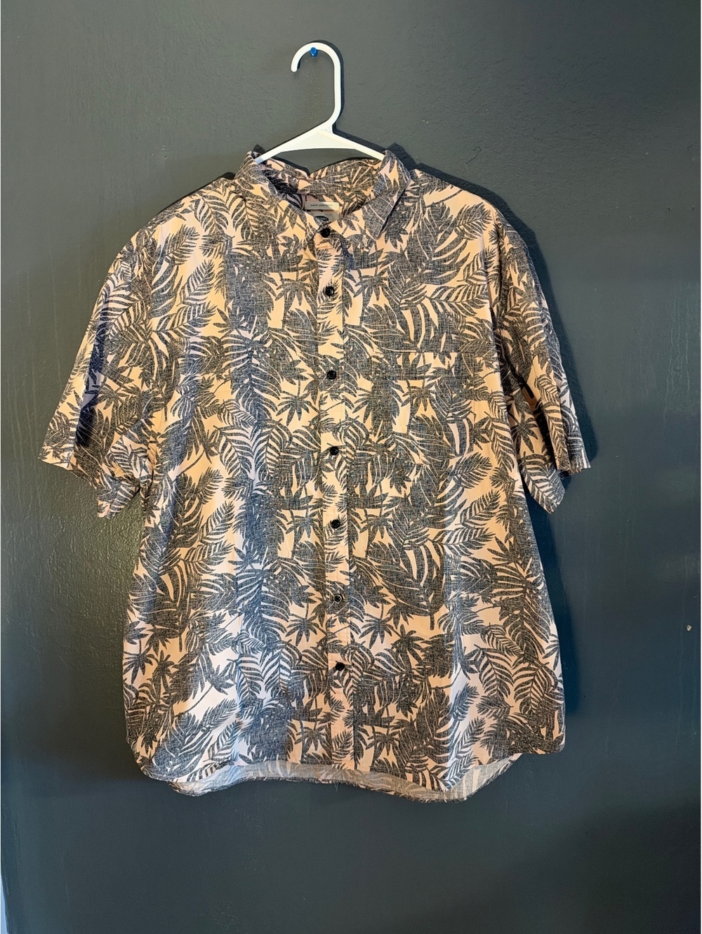 Old Navy Slim Fit XXL Short Sleeve Button-Up Shirt with Leaf Print
